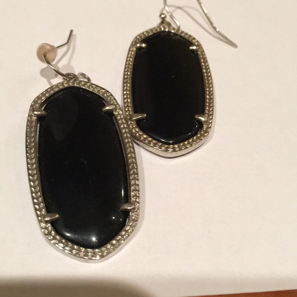 Black Kendra Scott earrings. - Picture 3 of 3